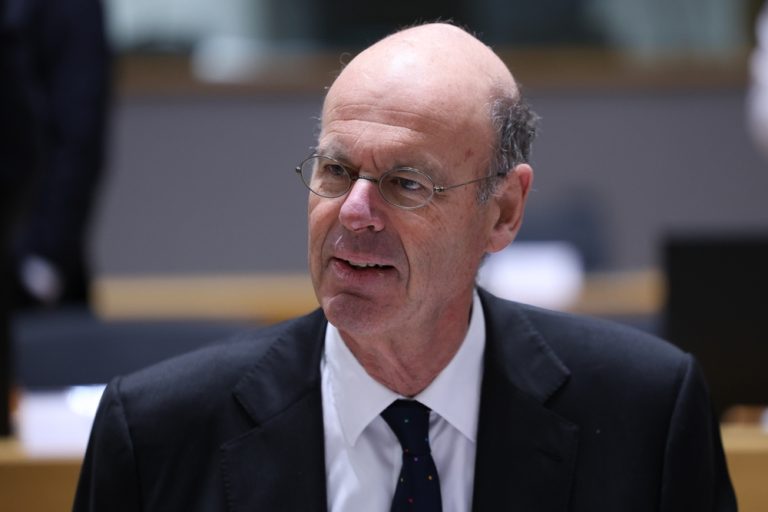 apprenez à maîtriser vos dépenses fixes en 2026 grâce à nos conseils pratiques et stratégies efficaces pour mieux gérer votre budget.